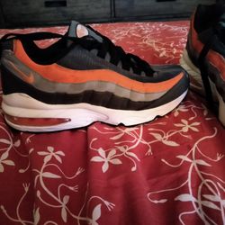 Nike Air Max Size 5.5 (Big Kids)