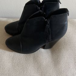Women’s  black booties