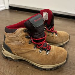 Women’s hiking boots