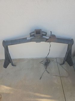 rear-mounted trailer tow hitch