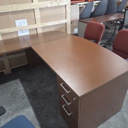 BROWN L-SHAPED DESK (QTY 3) 