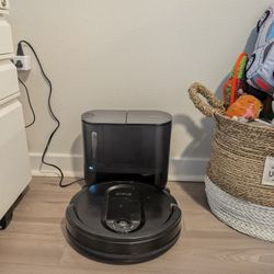 MOVE-OUT SALE – Shark IQ Robot Vacuum (Self-Empty) – $180