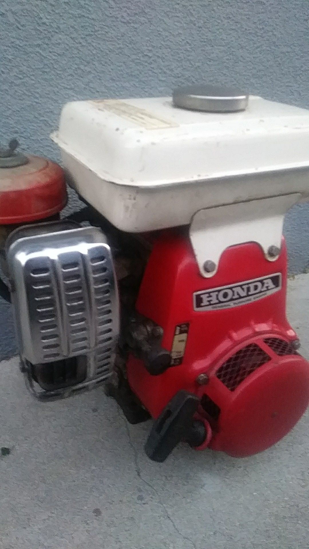 HONDA 4.5 HP MOTOR.