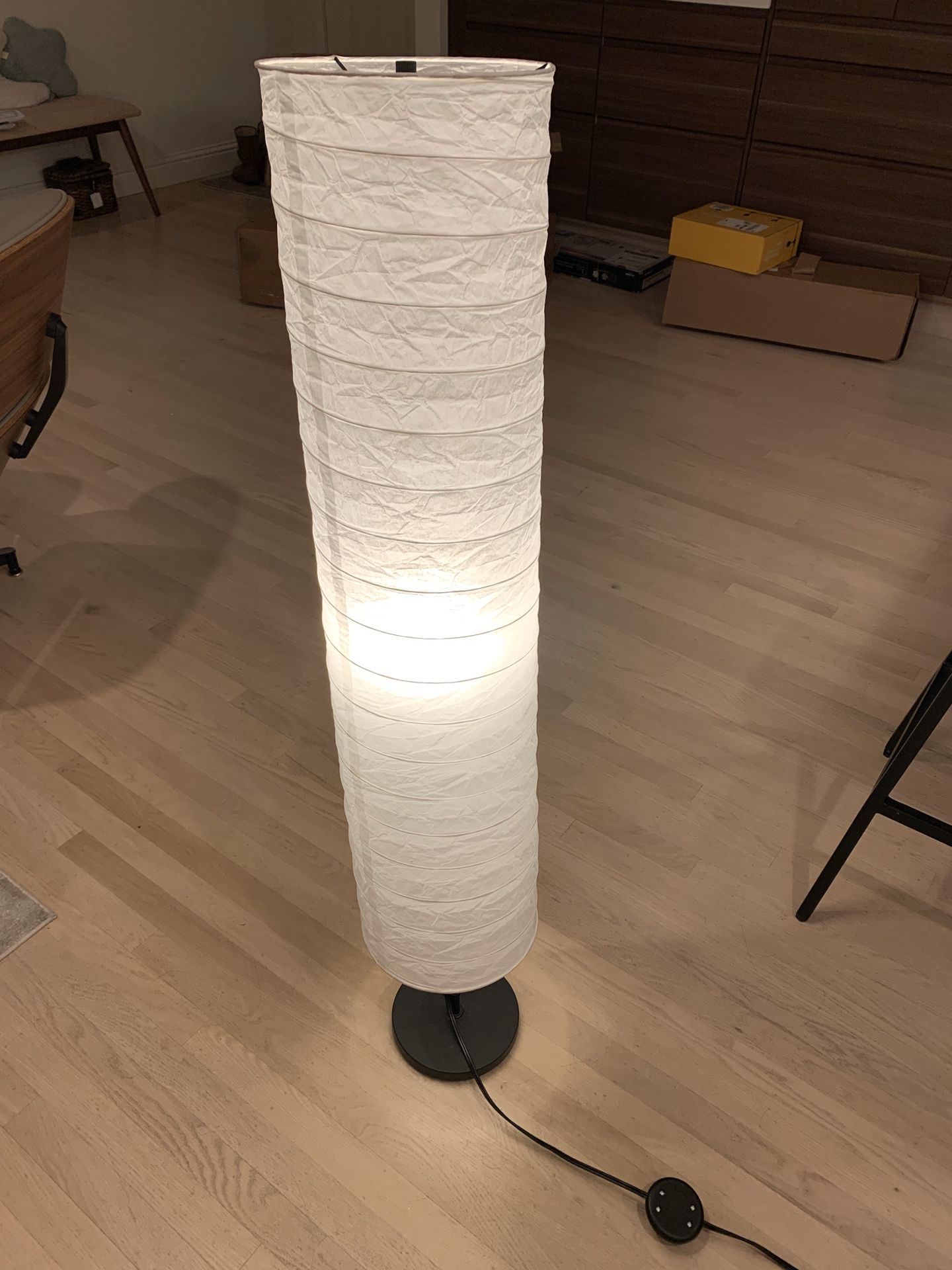 Floor lamp with LED bulb