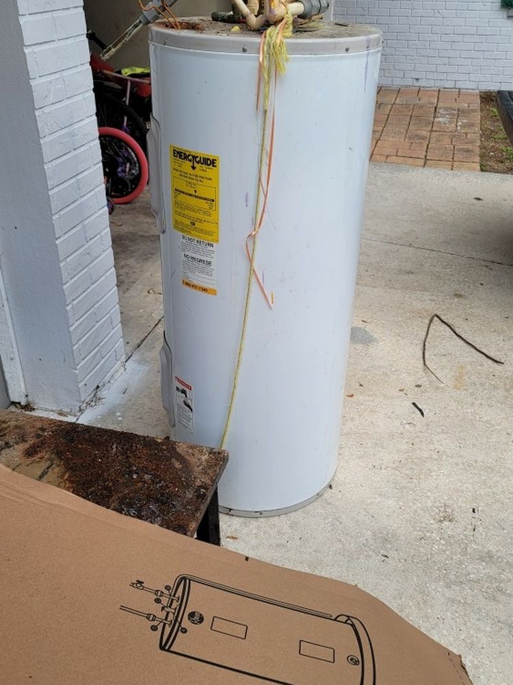 40 Gallon Water Heater. Works