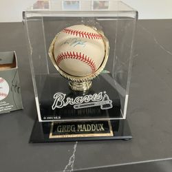 Greg Maddux Signed Baseball And Case 