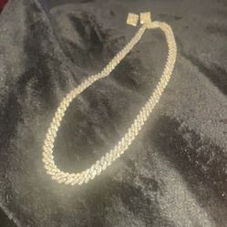 18” 8mm Cuban Link Choker Chain Silver Moissanite 