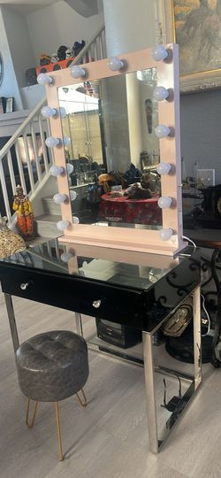 Hollywood Vanity Set with Lighted Mirror and Stool