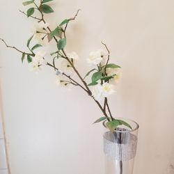 New Blinged Glass Vase With Fake White Beautiful Flowers 