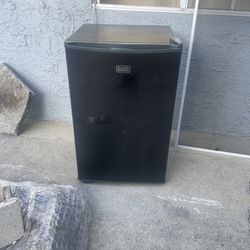 Black Decker refrigerator 