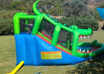 Crocodile Cave Adventures Water Slide with Blower