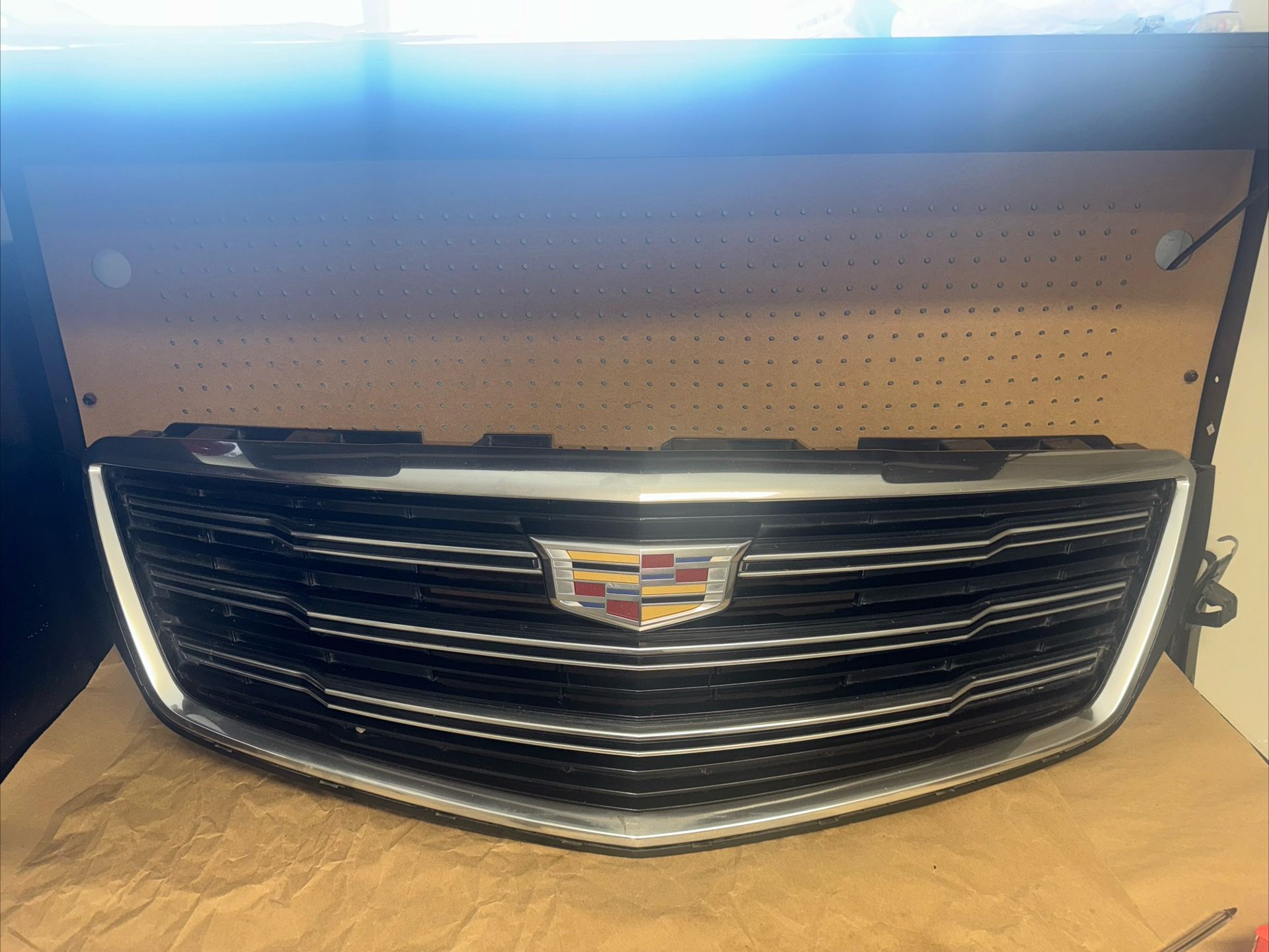 2018 2019 Cadillac XTS Front Grille w Emblem NON Camera Version Genuine OEM 786