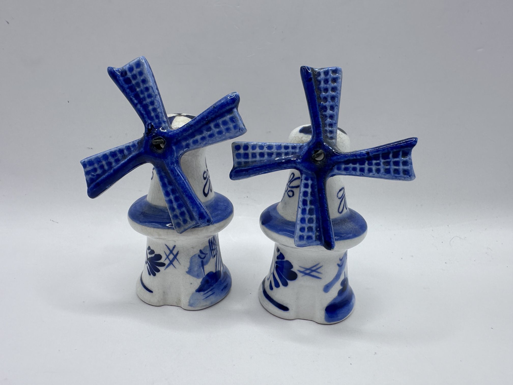 Vintage Delft Style Windmill Salt & Pepper Shakers – Spinning Blades