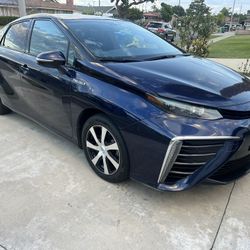 2017 TOYOTA MIRAI 85,xxx miles on it . CLEAN  Ac blowing ice cold  Power window lock  Push up start button, Hydrogen Fuel 2 set of keys  BEAUTIFUL 4 p