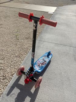 Marvel Spiderman 3-Wheel Scooter