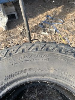 305/70/18 Cooper Discover S/t Maxx