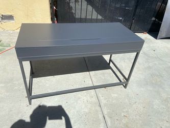 Computer desk/ table