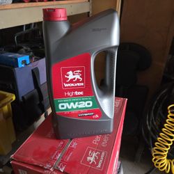 5-liter container of Wolver Hightec 0W-20 Hybrid motor oil. 