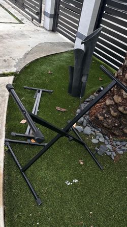 Black X-Style Keyboard Stand