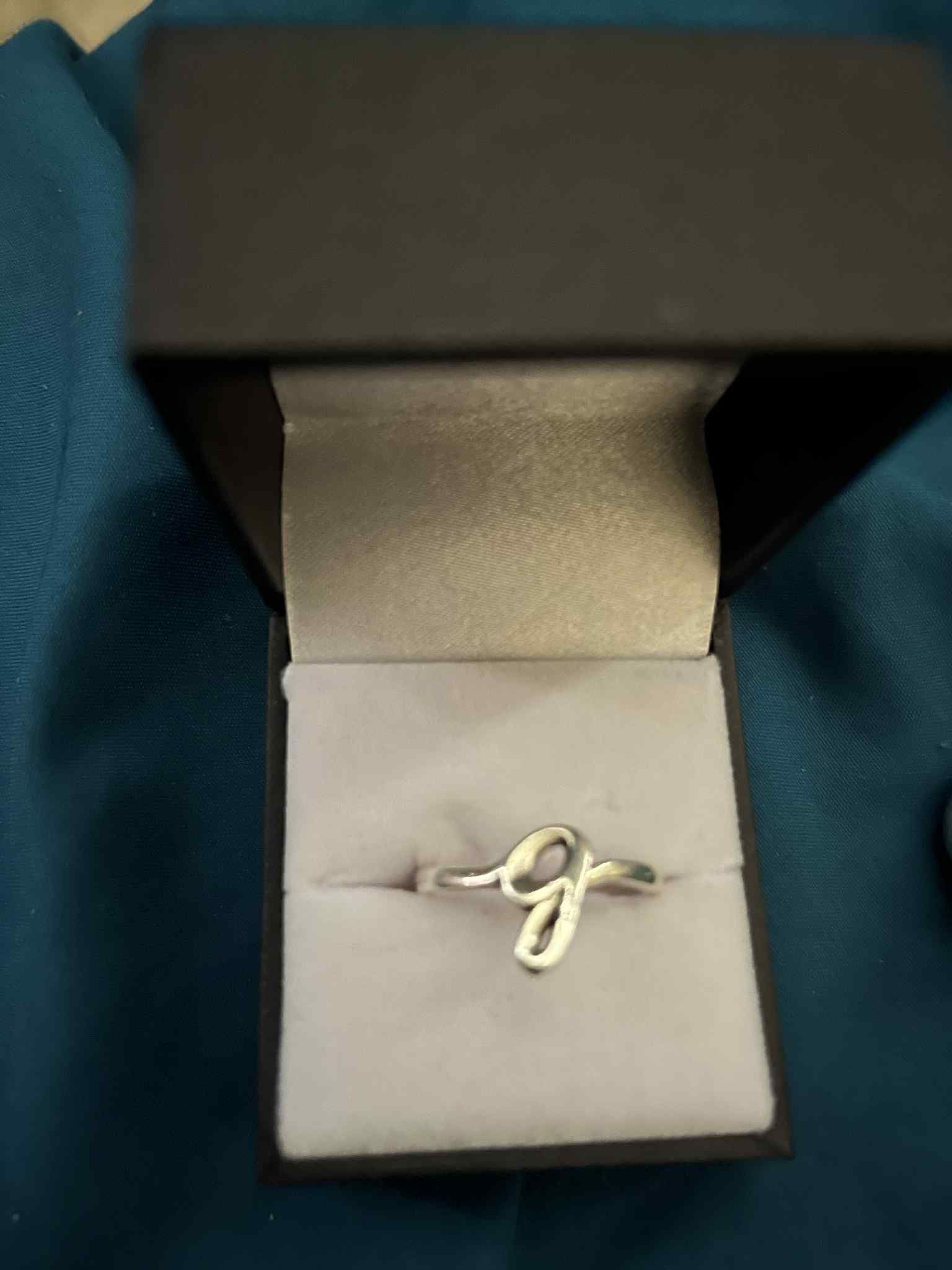 Size 8 G Ring