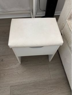 Small white seat chair with compartment