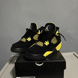 AIR JORDAN 4 