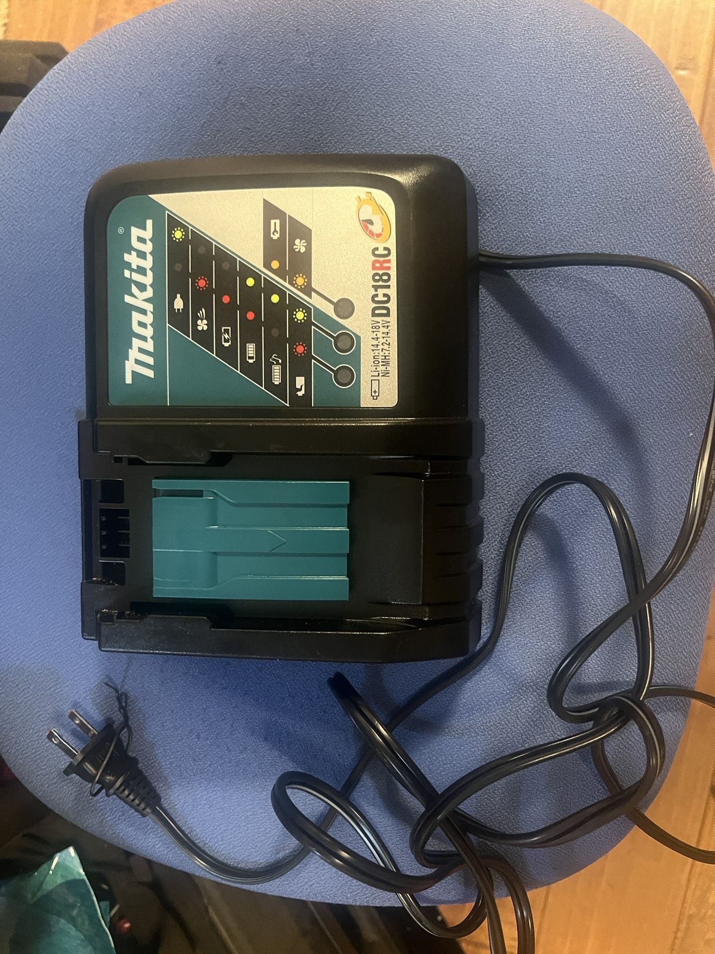 Makita Charger
