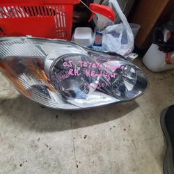 2005 Toyota Corolla Right Headlight 