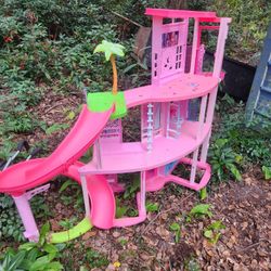 Barbie Dream House 