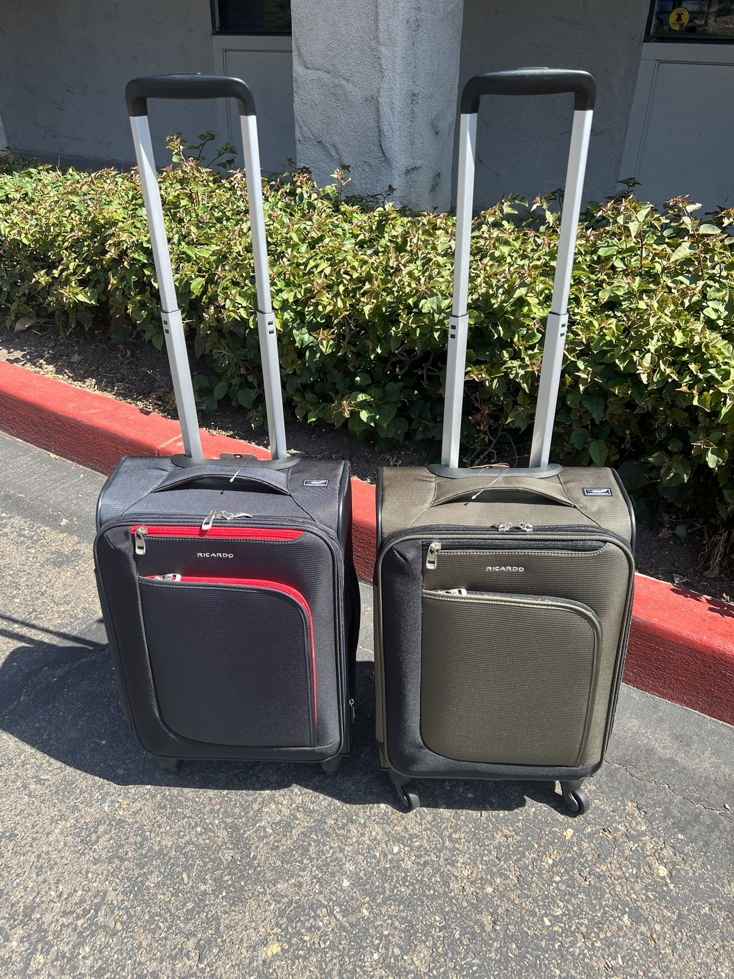 Luggage - Ricardo Lightweight Softcase Expandable Carry-on Spinner