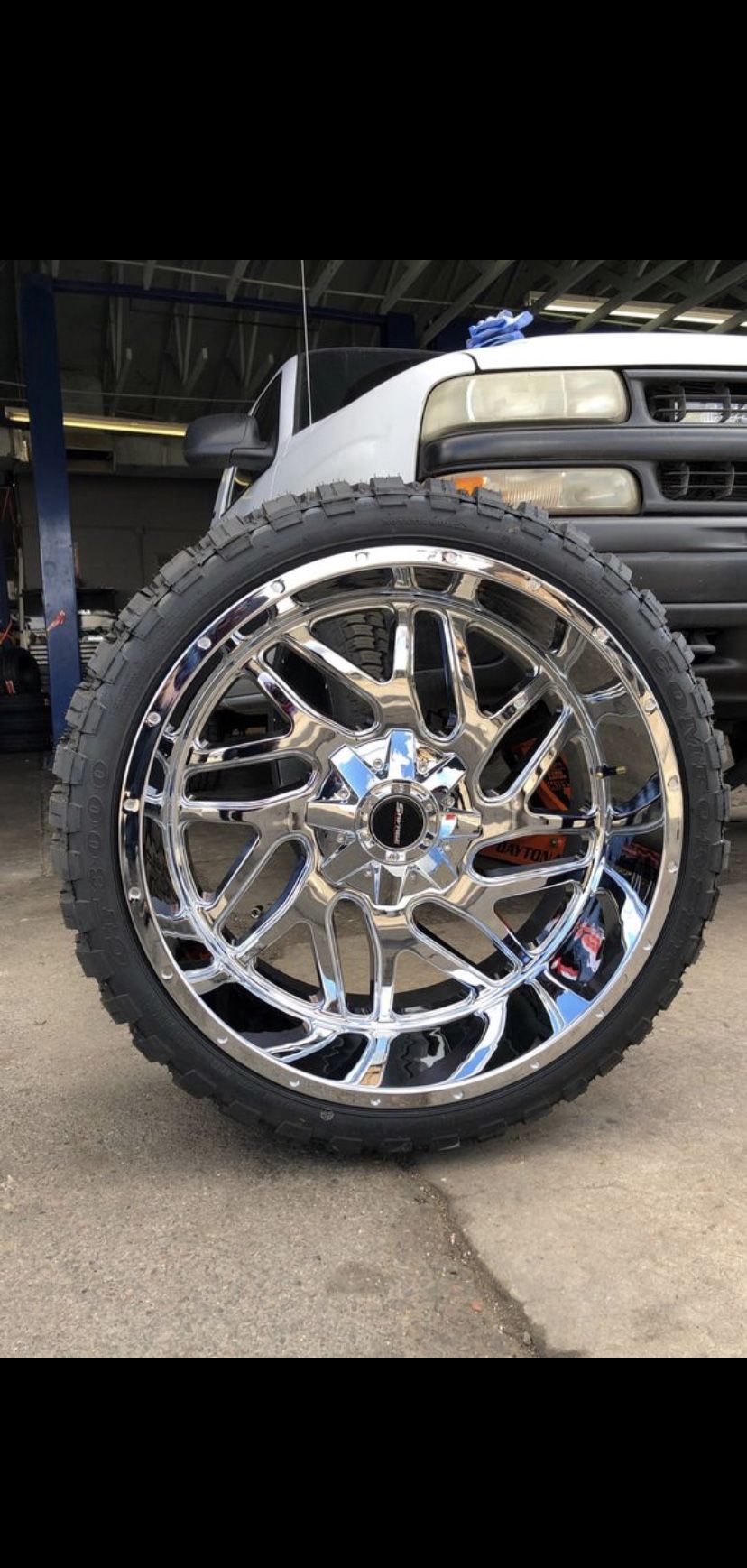 Set de rines 24x12 con llanta 33x12.50R24