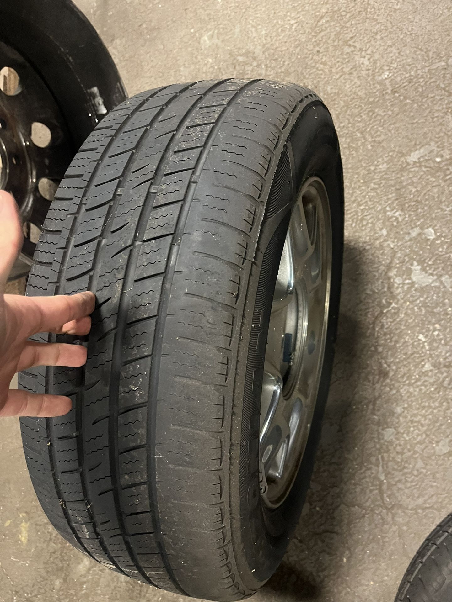 Two Tires ARIZONIAN 225/60/R16
