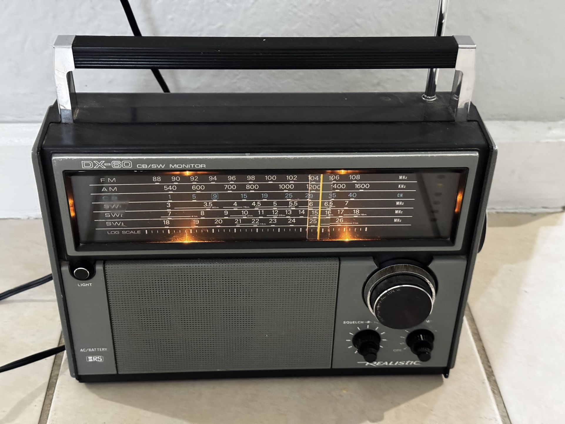 Vintage Realistic SW-60 AM/FM/SW/VHF 6-Band Radio Tested/Works READ