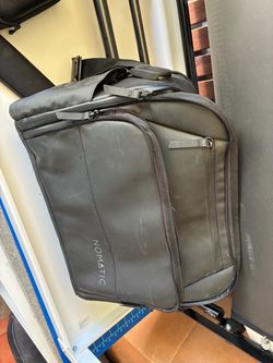 Nomatic Messenger Bag