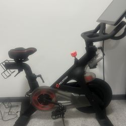 Peloton Bike (Gen 2) *Excellent Condition*