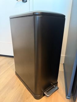 13 gallon trash can