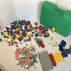 K'NEX KNEX Building toys + Green plastic carry tote case from 1997