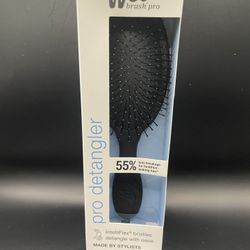 NIB Wet Brush- Pro Detangler- Black Model # BWP830PROBK-R. 