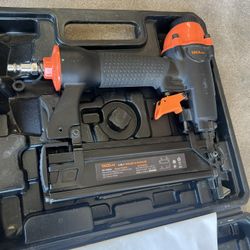 Tacklife TK5040 Combination Stapler/nailer