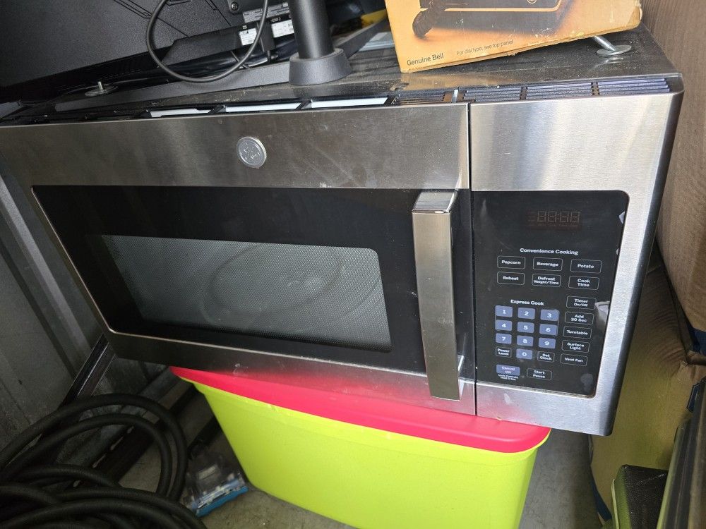 Microwave that can be mounted under cabinet