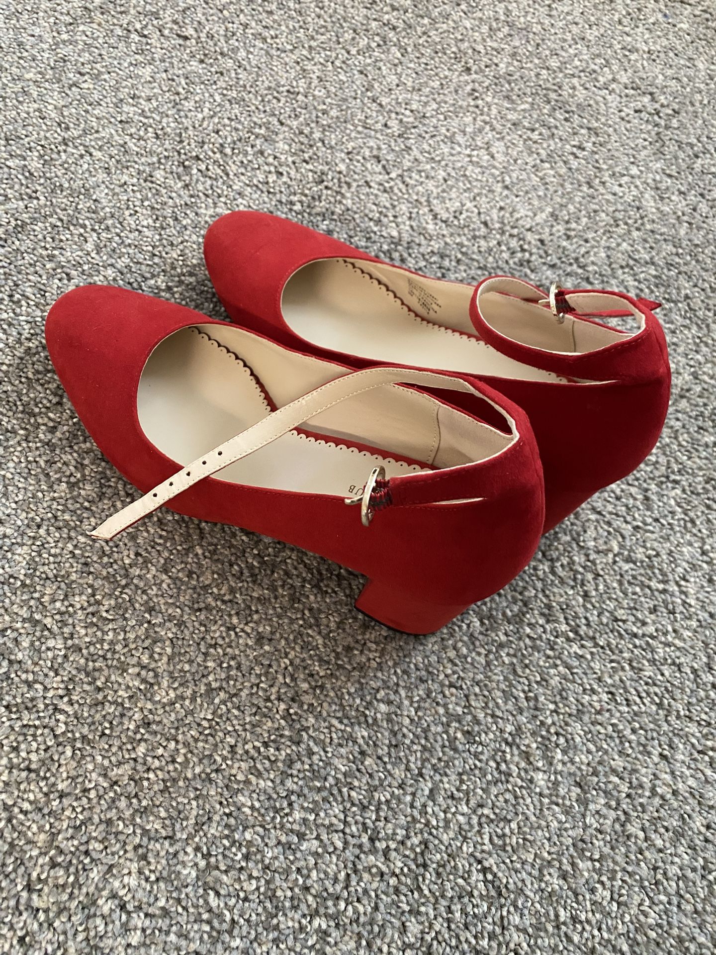 Heels Size 9. 10$