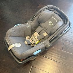 UPPA Baby Mesa Car seat With Bases (x2)