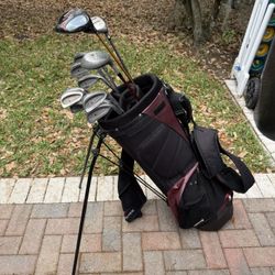 Mens Right Handed Golf Club Set With Golf Bag. Complete Set 