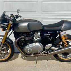 2017 TRIUMPH THRUXTON R SILVER