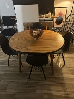 Oval, Circle, Round Shaped Dining Table, Cafe Table, With Wood And Metal Chairs Set