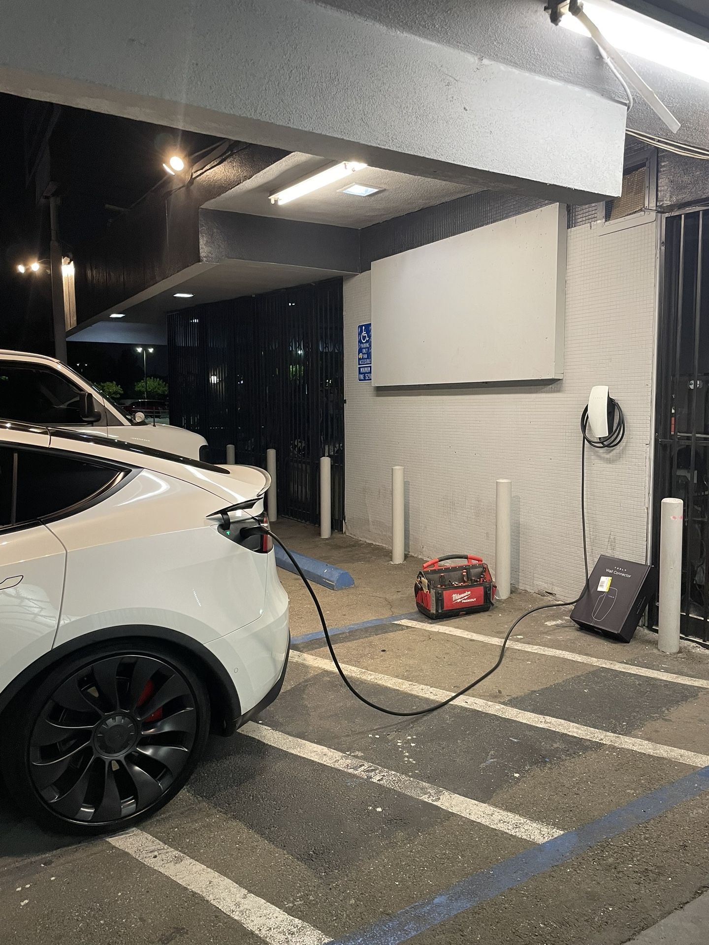 TESLA WALL CONNECTOR CHARGER EV CAR CHARGER NEMA 14-50 OUTLET