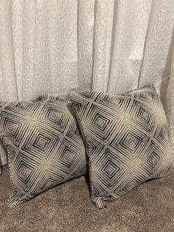 Stanton accent pillows - like new 20” X 20”