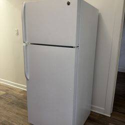 Full sized Refrigerator 