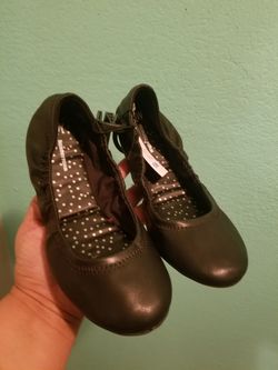 Black Flats..Strechy size 6 womens..Brand New!