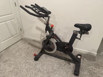 Peloton-Style Exercise Bike – Magnetic, 44 lb Flywheel, Like New